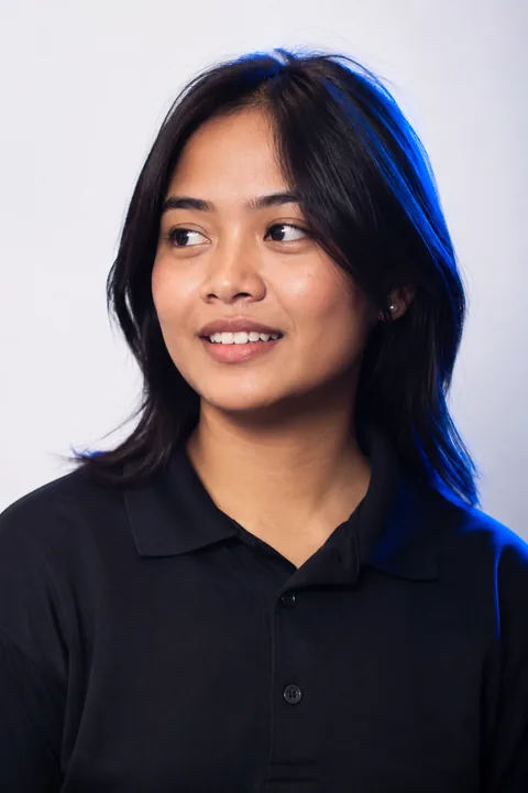 Nur Iman, Penyelaras Turnamen Pixel Hub, memakai baju polo hitam